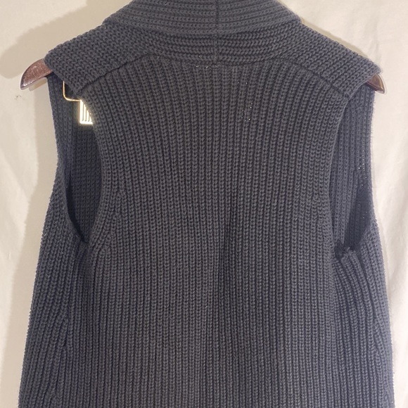 GAP woman’s sweater vest size Med Like New! - Picture 7 of 8